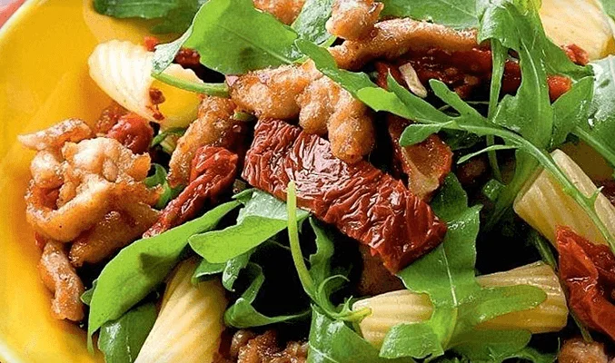 Салат с курицей и макаронами - рецепты