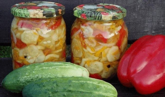 Салат с огурцами и кукурузой на зиму