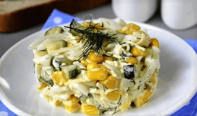Салат с яйцами и кальмарами