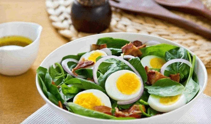 20 простых салатов с вареными яйцами