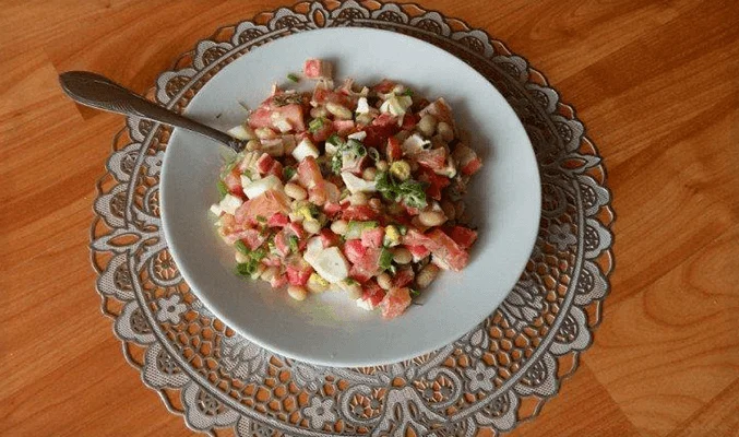 Салат с яйцами и фасолью