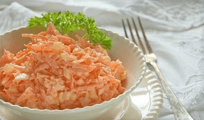Салат с яйцами и морковью