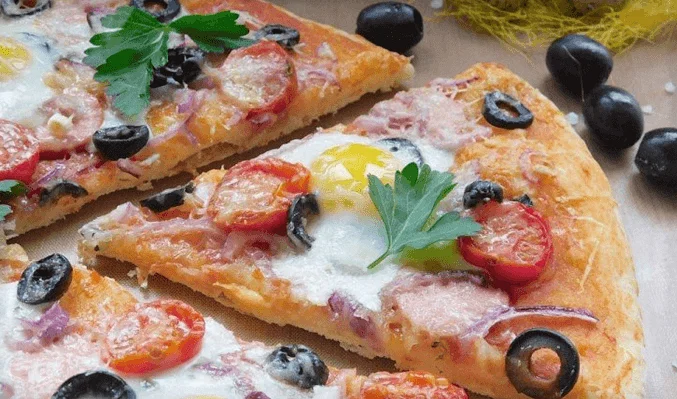 Начинка с колбасой, черри и яйцом