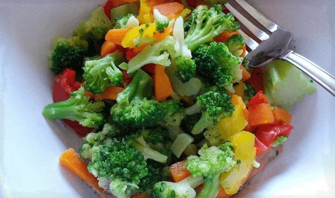 Брокколи с овощами
