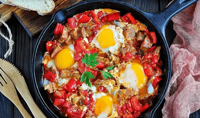 Шакшука с колбасой