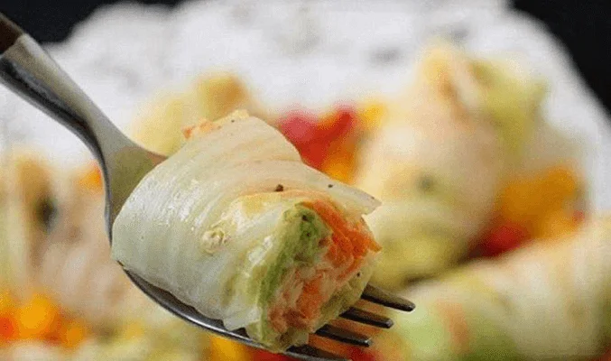 Рулетики из пекинской капусты с начинкой