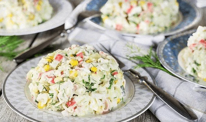 Салат с пекинской капустой и крабовыми палочками