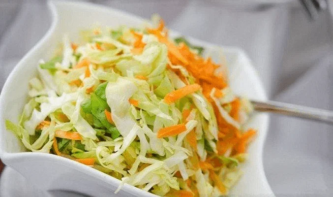 Салат с пекинской капустой и морковкой