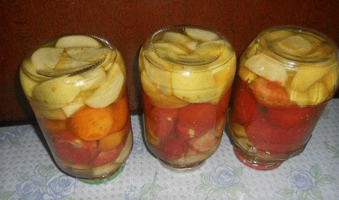 Салат из помидоров с яблоками