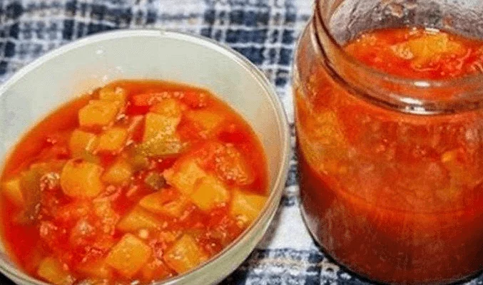 Салат из помидоров с ананасами