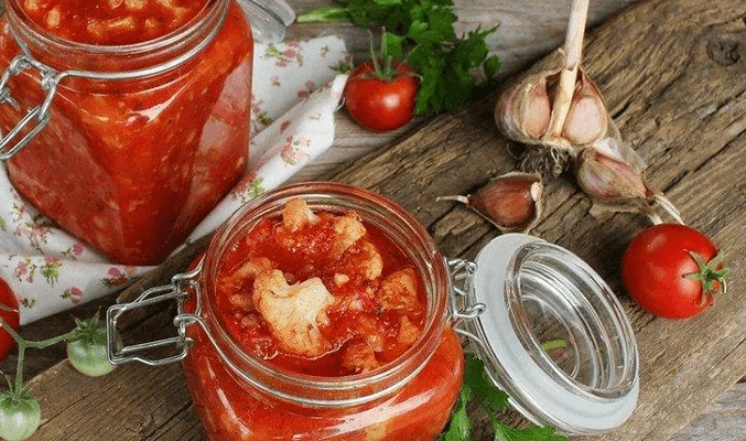 Салат с помидорами и цветной капустой на зиму