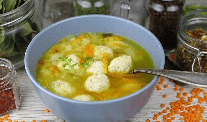 Суп с фрикадельками и чечевицей