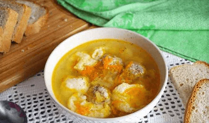 Суп с фрикадельками и клецками