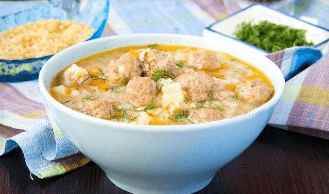 Суп с фрикадельками и рисом