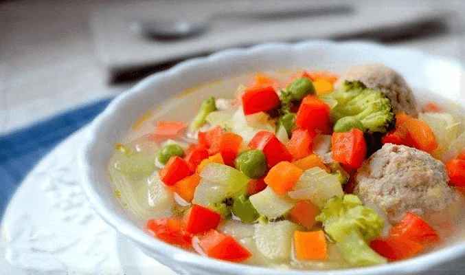 Суп с овощами и фрикадельками
