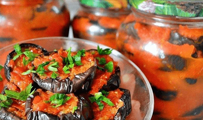 Острая закуска из баклажанов
