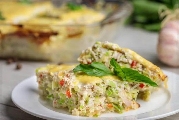 Готовое блюдо из кабачков с куриным фаршем