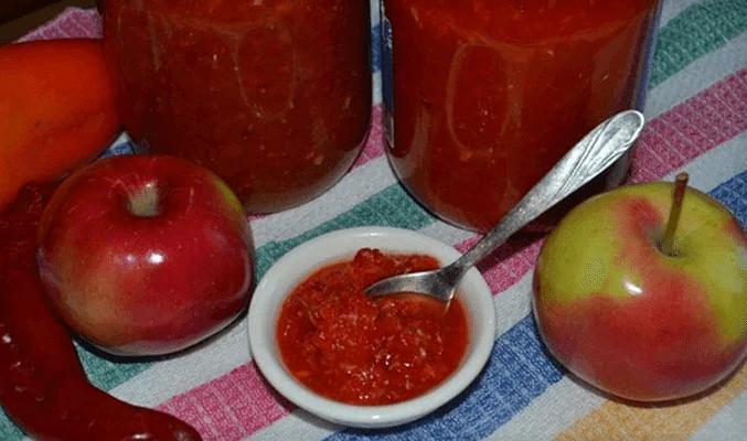 Аджика из помидоров с яблоками