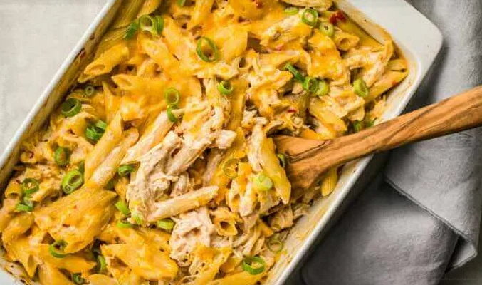 Запеканка с макаронами и курицей. \ Фото: skinnyms.com.