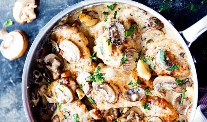 Куриная запеканка с грибами и сыром. \ Фото: dobrejedlo.pluska.sk.