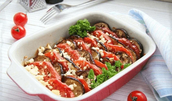 Баклажаны с помидорами и брынзой