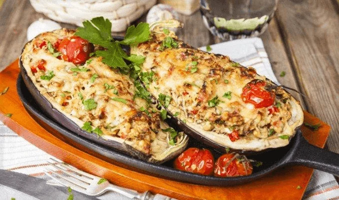 Баклажаны с помидорами и фаршем