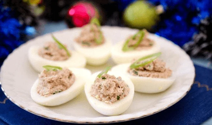 Яйца, фаршированные тунцом