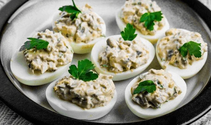 Яйца, фаршированные грибами