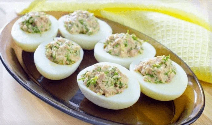 Фаршированные яйца с треской