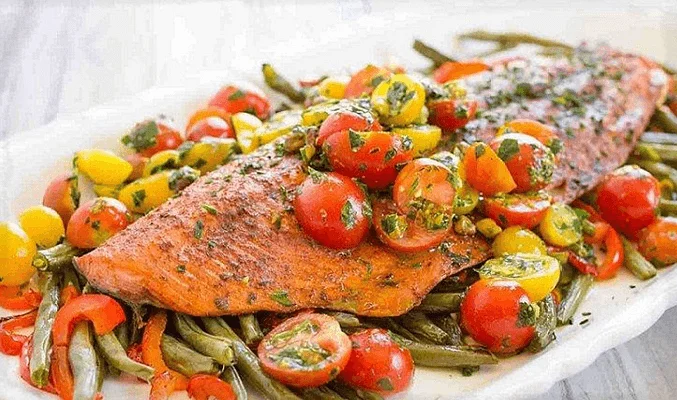 Красная рыба с овощами в духовке