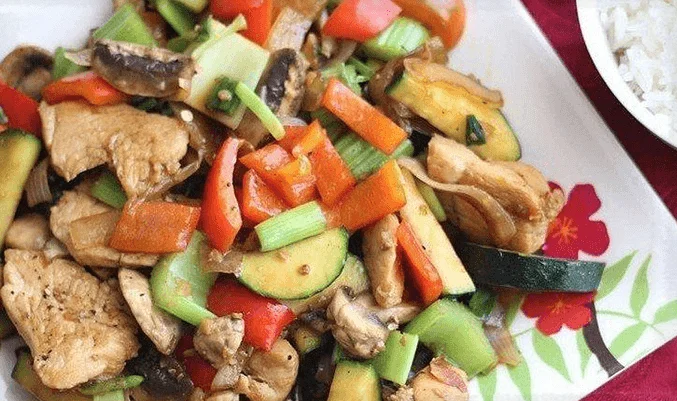 Соте с овощами и курицей