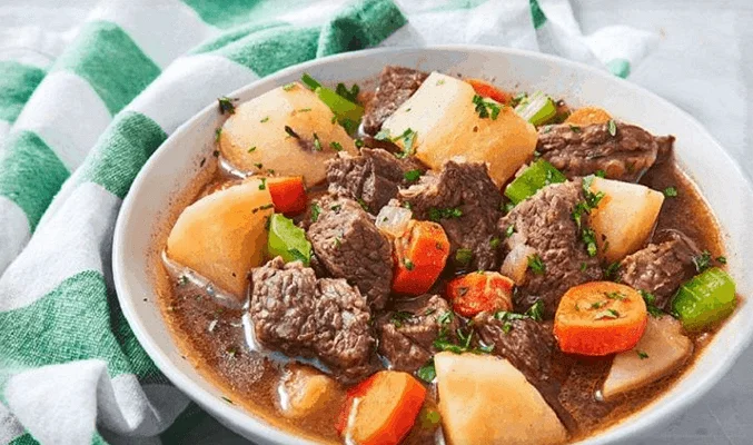 Говядина, тушенная с овощами