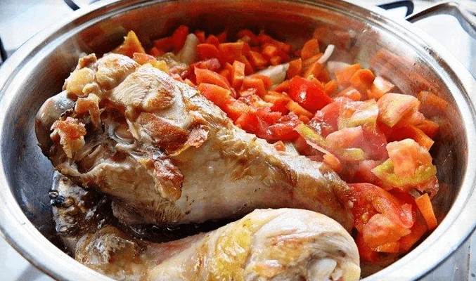 Индейка в духовке в казане