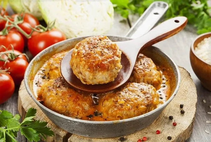 Аппетитные котлеты из индейки с оливками. \ Фото: smak.ua.