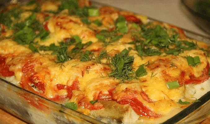Филе минтая, запеченное с овощами