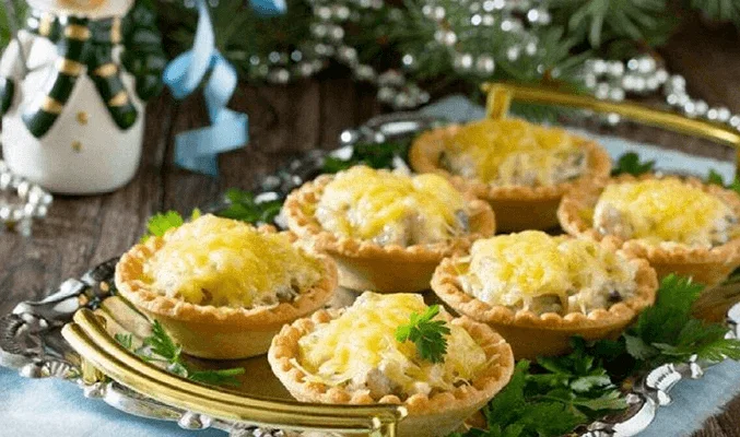 Тарталетки с грибами и сыром