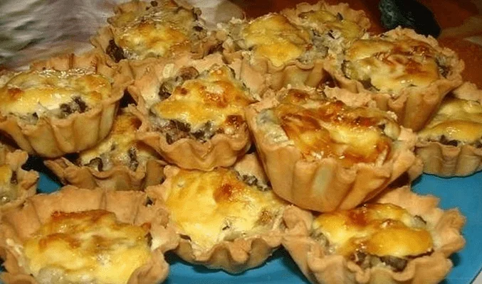 Тарталетки с говяжьим фаршем и сыром