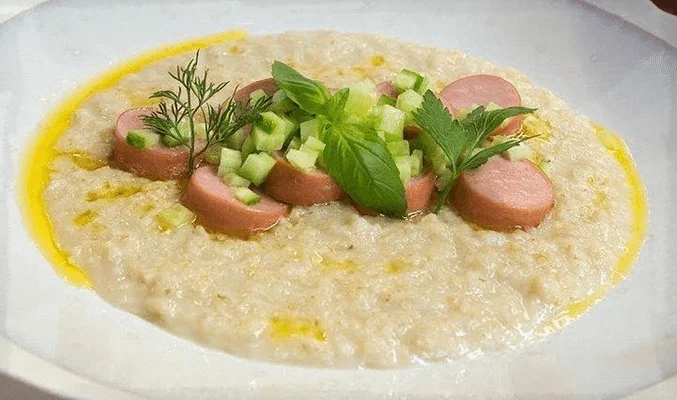 Овсяная каша с сосисками
