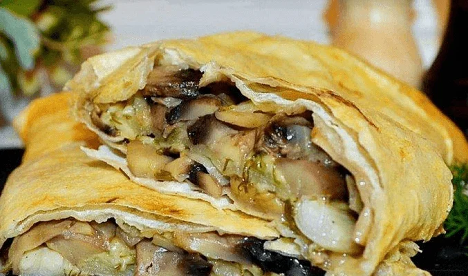 Рулет из лаваша с мясом и ананасами