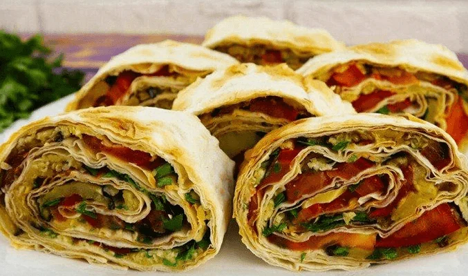 Рулет из лаваша с баклажанами