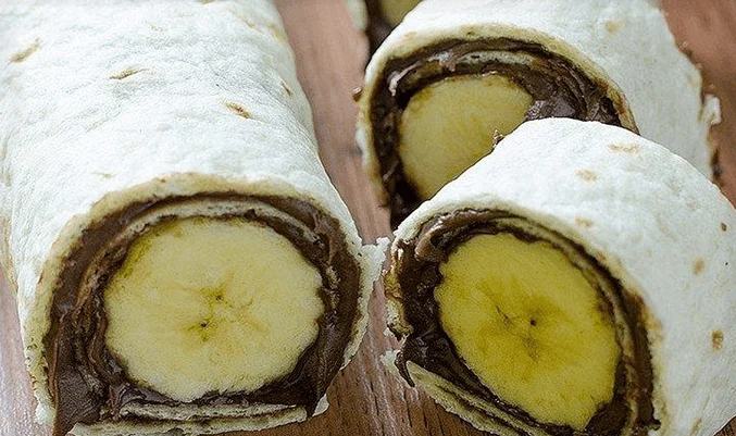 Рулет из лаваша с бананом и шоколадом