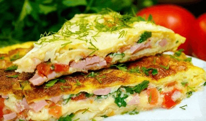 Омлет с лавашем на сковородке