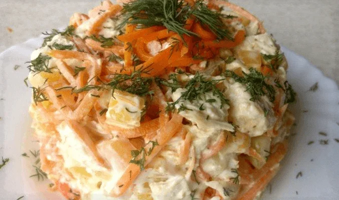 Салат с копченой курицей и лавашем