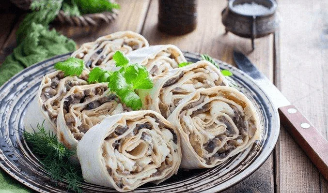 Рулет из лаваша с грибами
