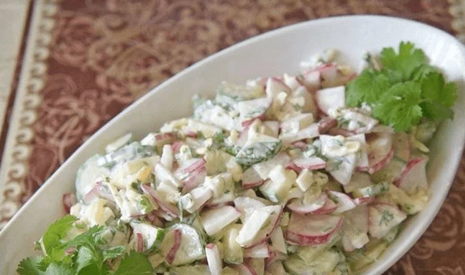 Салат с редиской и сыром