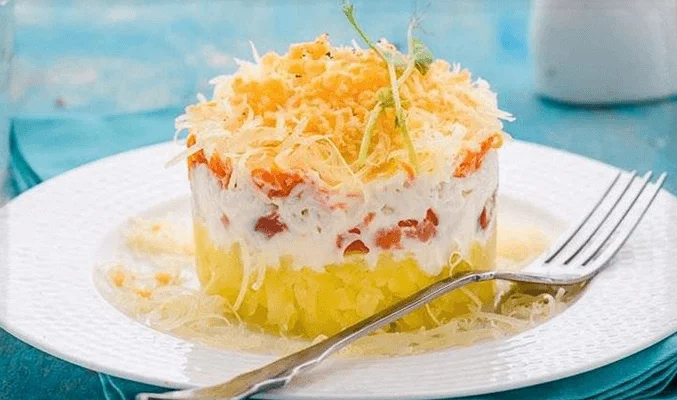 Салат с горбушей и сыром