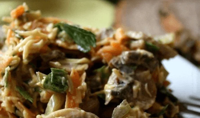Салат с грибами, сыром и морковью