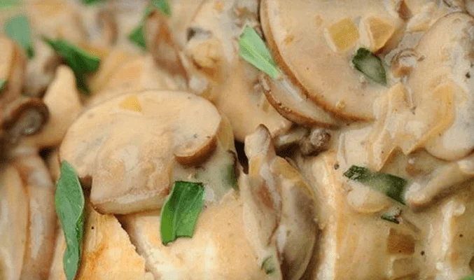 Салат с сыром, курицей и грецкими орехами