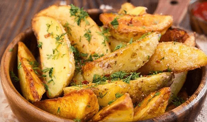 Картошка, жареная со специями и лимоном