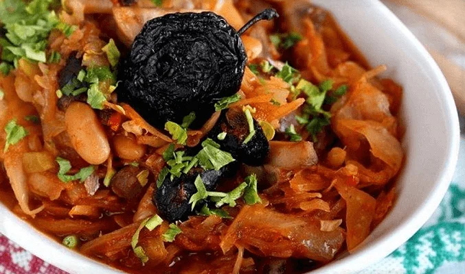 Капуста, тушенная с черносливом в духовке